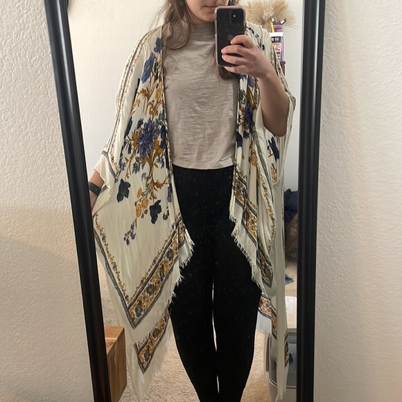 flowered tunic! - Picture 3 of 3